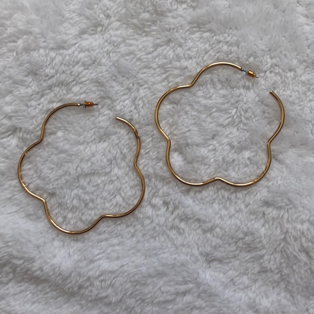 3/$15 60s F21 Flower hoops!